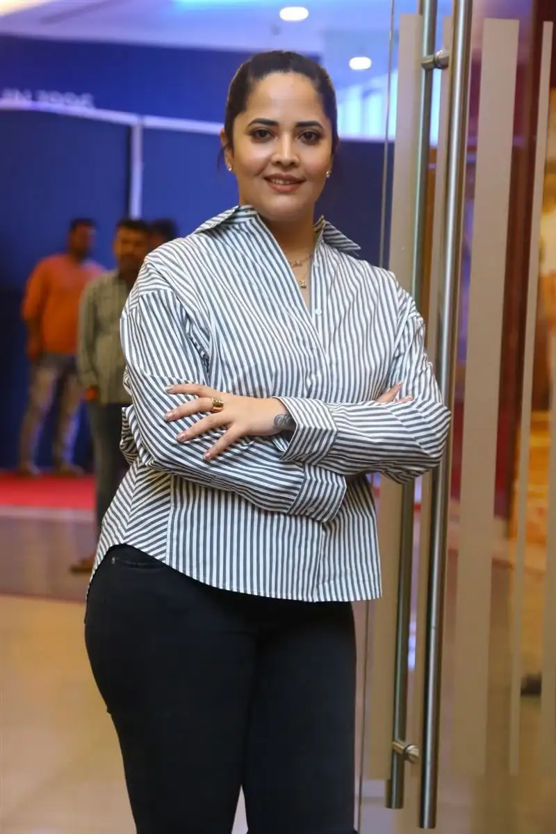 INDIAN ACTRESS ANASUYA BHARADWAJ IN BLACK JEANS SHIRT 18